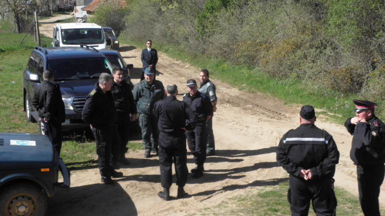 Със секретни постове по границата дебнем нелегалните