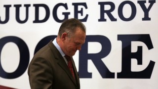 Демократът Дъг Джоунс победи кандидата на Републиканската партия Рой Мур