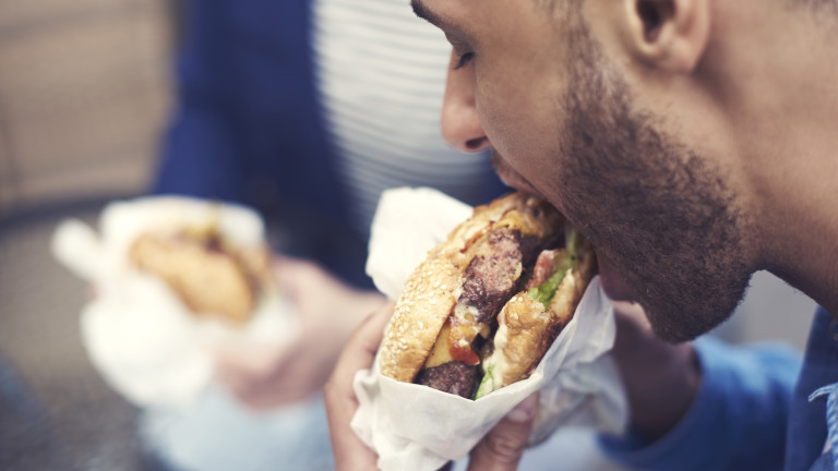 Защо ястията в ресторанти за бързо хранене имат по-малко калории от тези в ресторантите