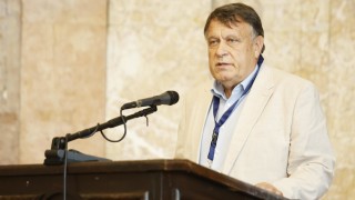 Академичната общност и ректорът на Софиойския университе Св Климент Охридски проф