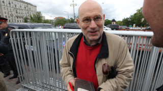 Съд в Москва арестува задочно писателя Борис Акунин Григорий Чхартишвили