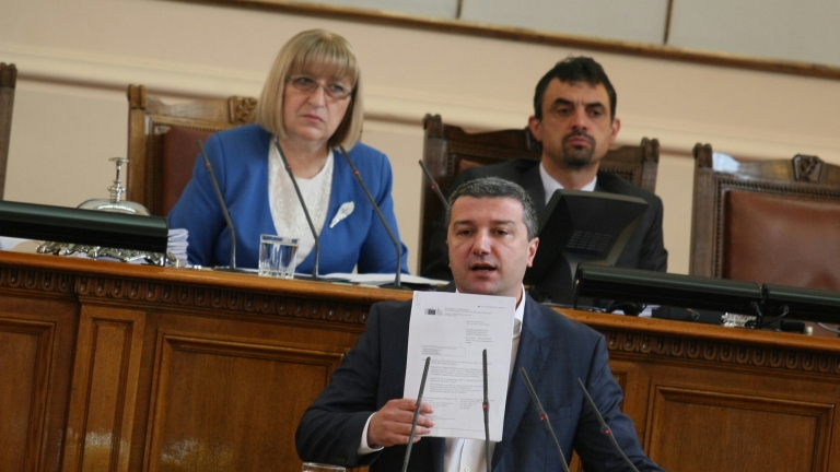 Правителството "Борисов" 3 няма да изкара дълго, смята Стойнев