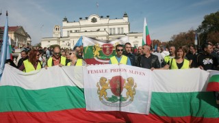 Над 2000 полицаи от СФСМВР излязоха на протестно шествие с