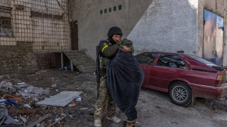 Москва предаде 60 войници и 16 цивилни на Украйна в