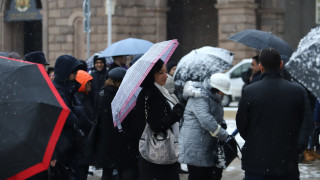 Служителите от Министерство на външните работи излязоха на едночасов протест