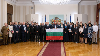 На официална церемония в Гербовата зала на Дондуков 2 президентът