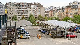 Осветлението е много добро без никакви проблеми следим списъка