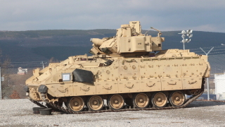 Видеа с огнени кълба над полигона Ново село обиколиха социалните