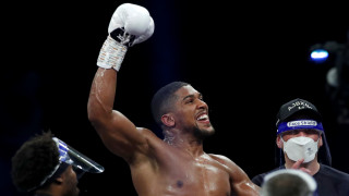 Бившият шампион на WBA IBF и WBO в тежка категория