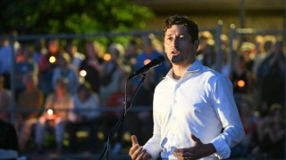 Кметът на Минеаполис от Демократическата партия Джейкъб Фрей победи Омар