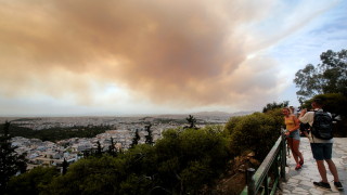 Няма данни за бедстващи българи при големия горски пожар в Гърция
