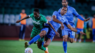 Нападателят на Левски Билал Бари и защитникът Келиан ван дер