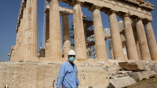 Международните туристи в Гърция ще трябва да попълват подробен пътнически