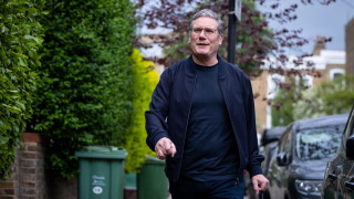 Правителството на британския премиер Борис Джонсън се разпада и министър председателят