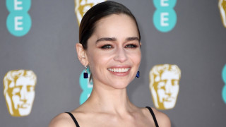 Емилия Кларк - по петите на комунисти