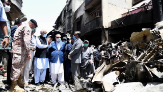 Самолетната катастрофа при която загинаха 97 души в Пакистан миналия
