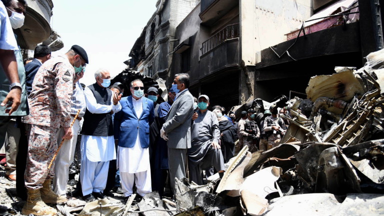 Самолетната катастрофа, при която загинаха 97 души в Пакистан миналия