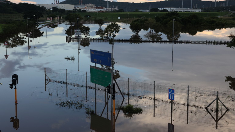 Наводнения след проливни дъждове убиха най-малко 14 души, участващи в