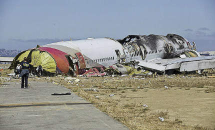 Пилотът на падналия самолет имал само 43 часа опит на Боинг 777