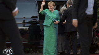Ангела Меркел бави звездите на Лудогорец по пътя им към стадиона в Тбилиси