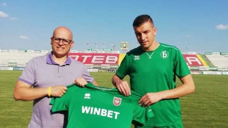 Защитникът Костадин Ничев остава в Ботев (Враца) и през следващия