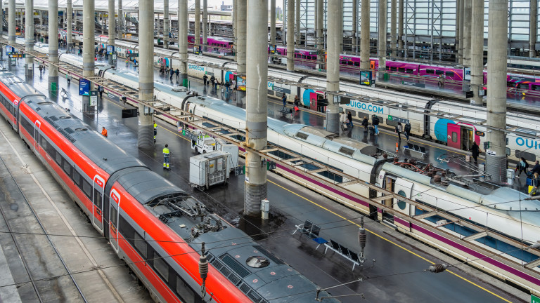 Испания готви скоростна революция: влакове с 350 км/ч ще свалят пътуването между Мадрид и Барселона на под 2 часа