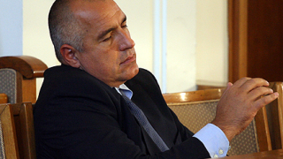 Борисов раздава автографи на БСП депутати в НС