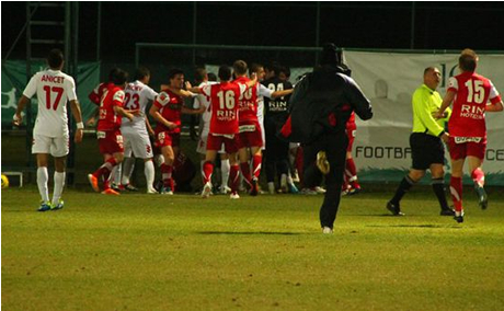 Челси се препъна на старта