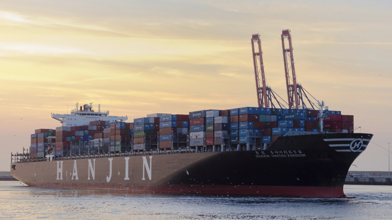 Hanjin получава $54 милиона заем, за да разтовари блокирани в морето стоки