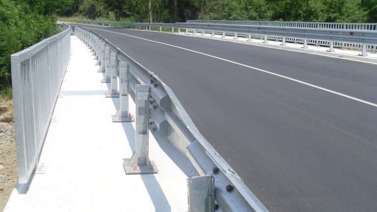 Започна строителството на нов мост на река Чинар дере