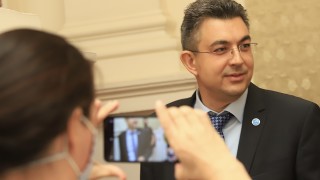 Пламен Николов обеща новина след аплодисментите на съпартийците си