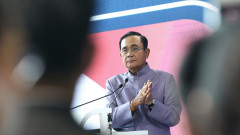 Премиерът на Тайланд оцеля след четвърти вот на недоверие
