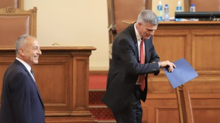 Въпроси и обвинения към служебния премиер Стефан Янев имаше от