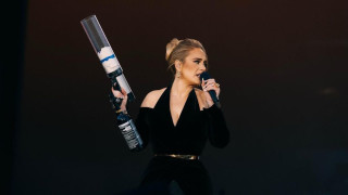 Адел разочарова феновете когато през януари отмени концертите си в