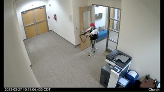 В понеделник тежко въоръжена 28 годишна жена простреля смъртоносно три деца