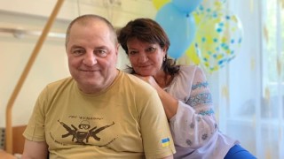 Тежко болният кримско татарски активист Едем Бекиров който пристигна в Украйна
