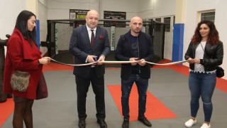 Министър Кралев и Станислав Недков откриха нова зала за ММА