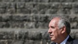 Френският премиер Франсоа Байру оцеля след вот на недоверие