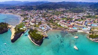 Данъчни проверки на барове в популярен гръцки курорт за партита