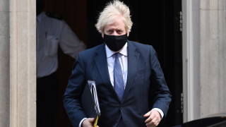 Британският премиер Борис Джонсън защити пред парламента на нов национален