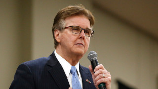 Докато президентът на САЩ Доналд Тръмп настоява икономиката на страната