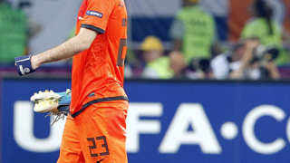 Ван дер Ваарт остава в Хамбургер