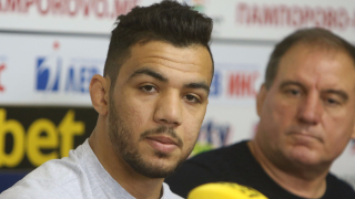 Националният отбор по борба класически стил воден от треньора Армен