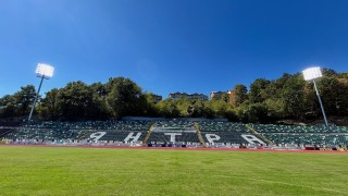 Стадион Христо Ботев в Габрово вече има работещо осветление Това