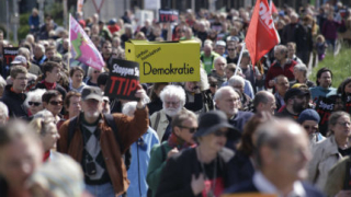 Хиляди в Германия протестираха срещу споразумението САЩ-ЕС