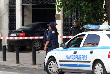 С „параноидна шизофрения” бил мъжът, блъснал се в турското посолство
