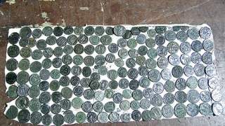 221 антични монети хванаха митничарите на Калотина