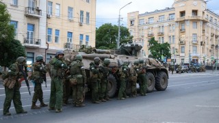 В ранните часове на 24 юни враждата между частната военна