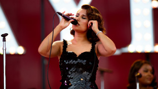 Както обикновено петък е време за музика Започваме със световната