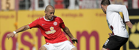 Майнц обърна Кайзерслаутерн, Мицански пак извън групата